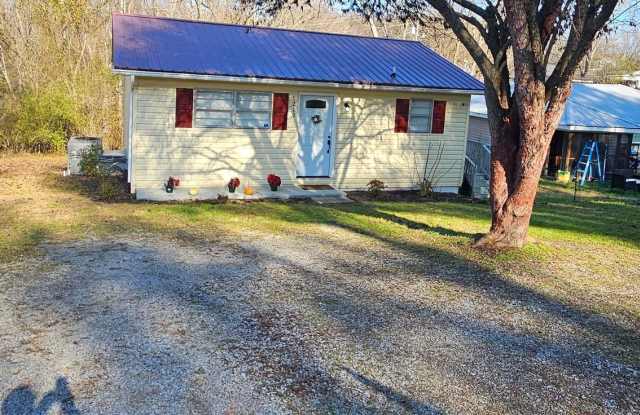 Small Cottage Home - 1219 Crest Drive Southeast, Cleveland, TN 37311