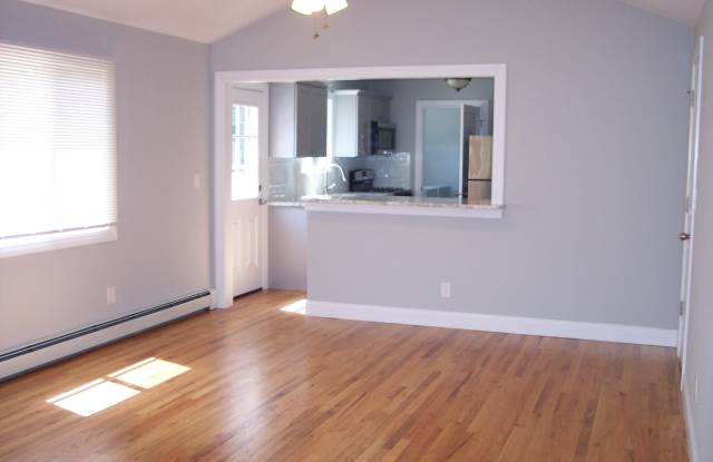 1001 Lynn Avenue Gallery 4