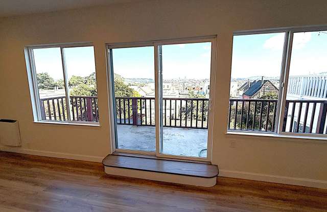 Epic REA - Spacious Home with Views 3 BR/2.5 BA w/Parking Gallery 4