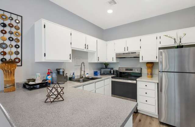 Deerfield Village on Fort Lowell photos photos