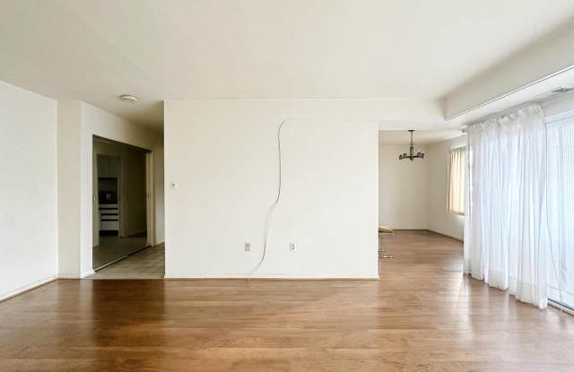 9718 KINGSBRIDGE Drive unit: 101 Gallery 4