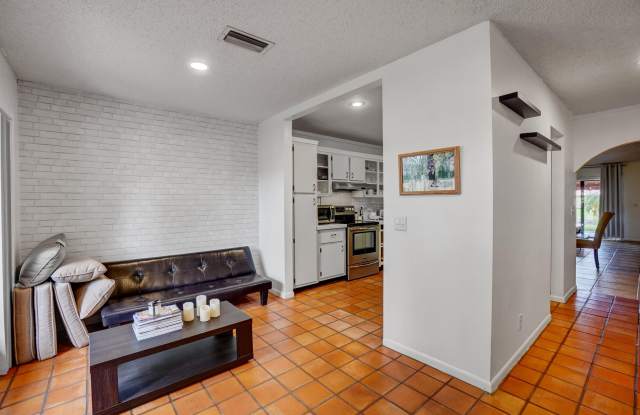 6732 Bridlewood Court Gallery 4