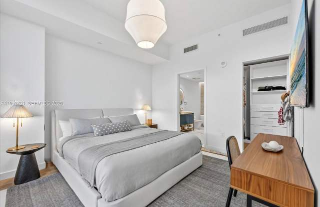 2678 Tigertail Avenue Gallery 3