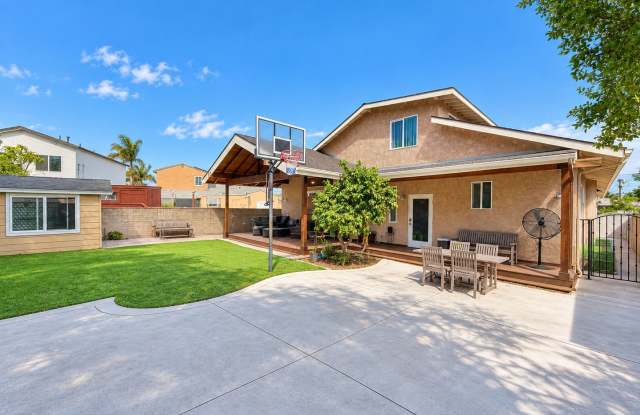 MASSIVE & FURNISHED 6 Bed, 5.5 Bath Home Near SDSU – Game Room & Spacious Backyard! Gallery 1