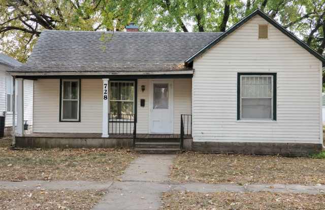 Cute 2 bedroom with garage & fence in back yard photos photos Cute 2 bedroom with garage & fence in back yard photos photos