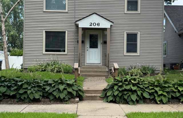 206 W 9th St photos photos