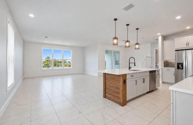 3524 NW SOLANGE Court Gallery 4