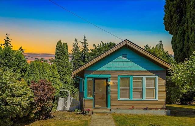 4 bedroom + 2 Bonus Basement Rooms near Downtown Bellingham! - 1724 King Street, Bellingham, WA 98225 4 bedroom + 2 Bonus Basement Rooms near Downtown Bellingham! - 1724 King Street, Bellingham, WA 98225