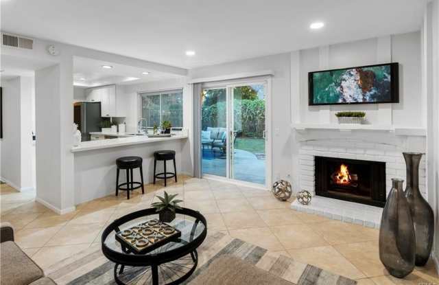 27 Bluecoat - 27 Bluecoat, Irvine, CA 92620