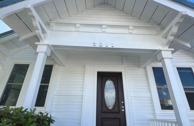 Cute 2-bed 1-Bath cottage with 1 covered Carport and driveway parking in Kaimuki Gallery 1