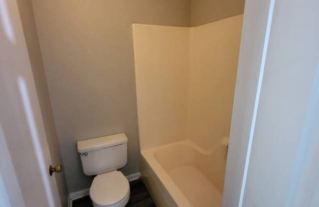 131 Regency Avenue - C photos photos