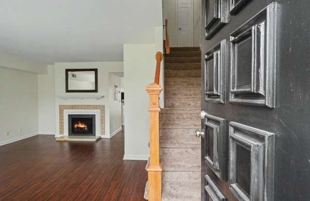 Updated photos coming soon…Great 2 Bedroom 1 1/2 Bath Townhome Now Available in River Plantation! Gallery 3