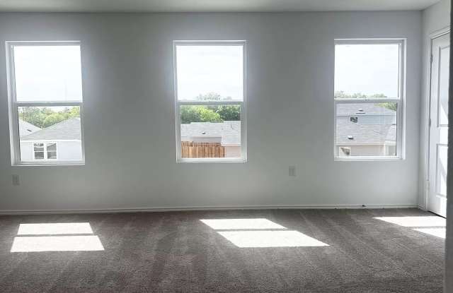 Room in 4 Bedroom Home at Janzen Rd photos photos