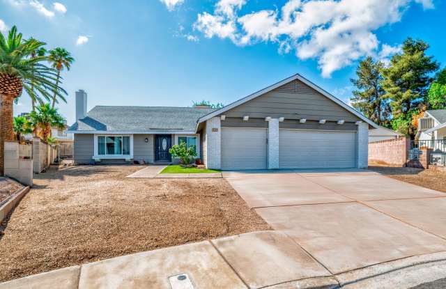 NO HOA WITH RV GATE! MOVE-IN READY 4-BEDROOM HOME IN HENDERSON! 2 BATHS / 3-CAR GARAGE photos photos