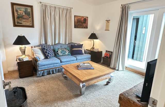 Courtyard Vista Cottage: A peaceful retreat with stunning views and a charming courtyard. $300 utility fee. photos photos