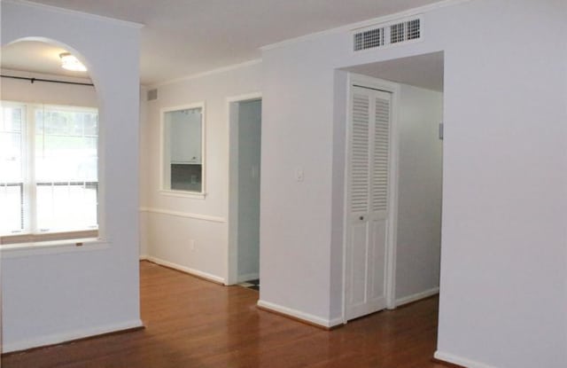 131 Woodmere Square NW Gallery 3