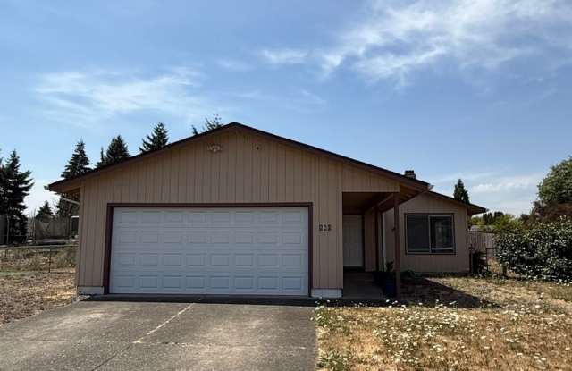 Charming 3-Bedroom, 2-Bathroom with Large Fenced Yard! photos photos