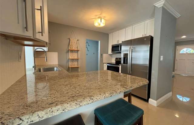 3811 NE 18th Avenue photos photos