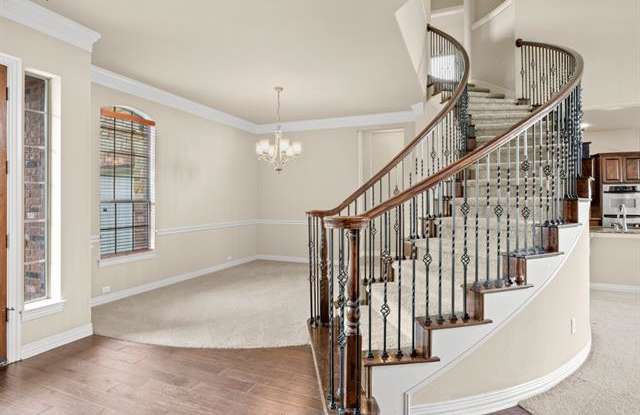 2224 Hamlet CIR Gallery 2