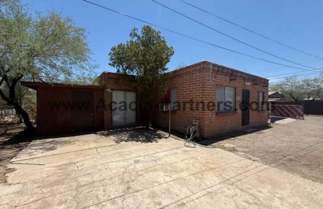 241 North Grande Avenue photos photos