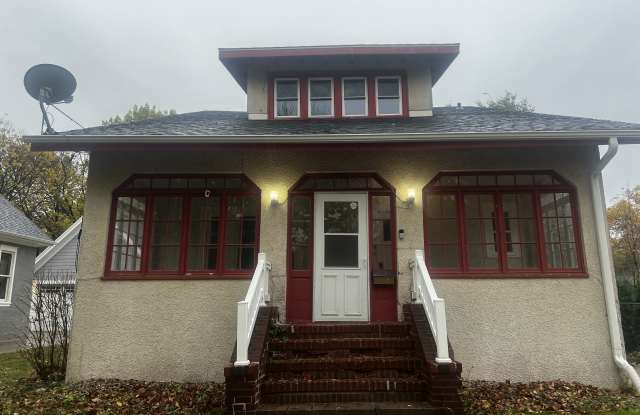 1118 8th Ave S - 1118 8th Avenue South, Fargo, ND 58103