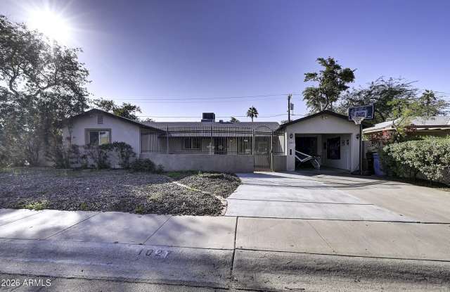 1027 W 19TH Street photos photos