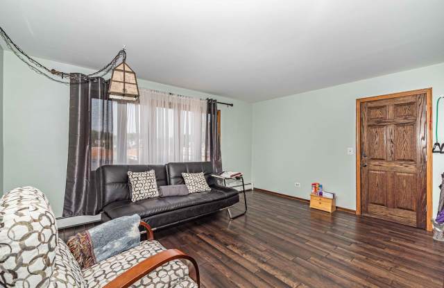 6013 West Gunnison Street Gallery 2
