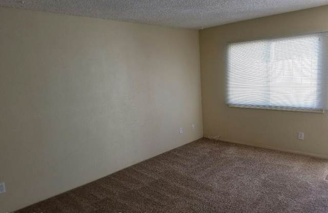 5205 N. 42nd Dr. Gallery 4