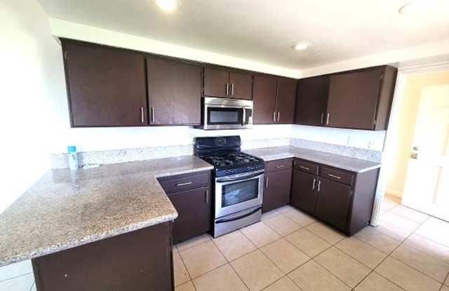 Renovated Single Story House - Close to Freeway I-210 and shopping centers photos photos