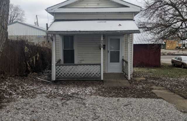 210 Pleasant Street, Ashland, OH 44805 - Studio Cottage Gallery 1