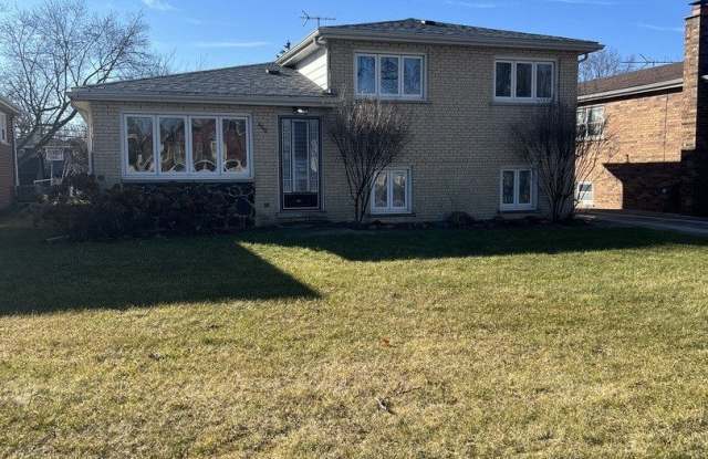 640 W Gladys Avenue - 640 West Gladys Avenue, Elmhurst, IL 60126