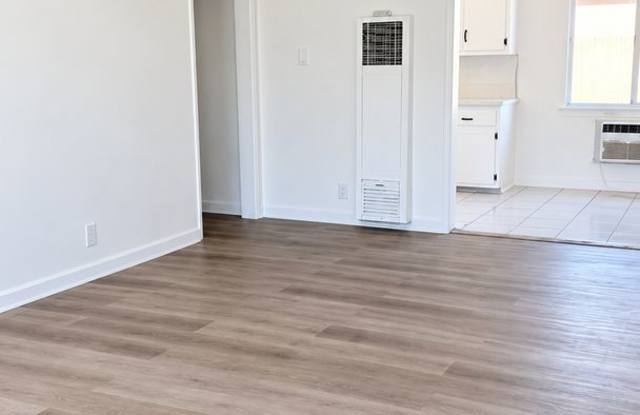 Tobias Garden Apartments Gallery 3