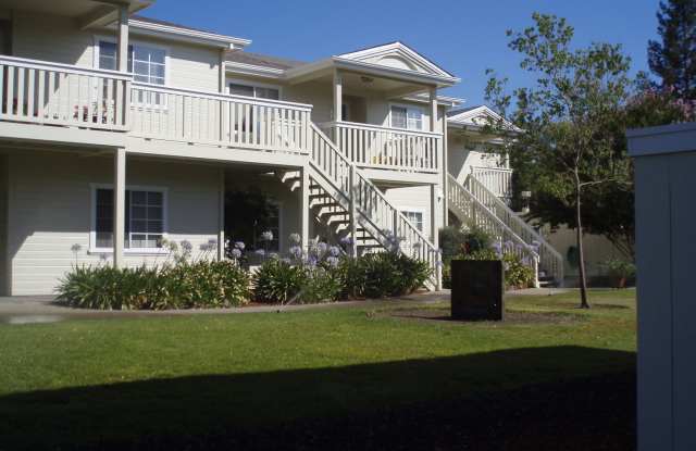 Beautiful Upstairs 2 Bedroom 2 Bath Apartment, Private Front Deck - 174 Tuscany Place, El Verano, CA 95476