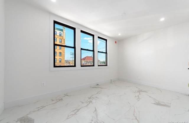 315 Riverside Boulevard Gallery 3