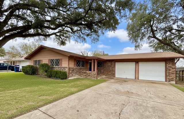 Charming 3-Bedroom Home with 2-Car Garage Near Shopping  Ft. Sam - 4234 Hall Park Drive, San Antonio, TX 78218