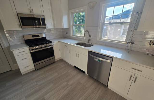 Newly Renovated Top Floor 2 Bed Amazing location ! photos photos