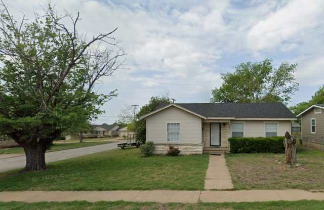 3 Bed 1 Bath with Bonus Room, Laundry Room, and Raised Deck photos photos