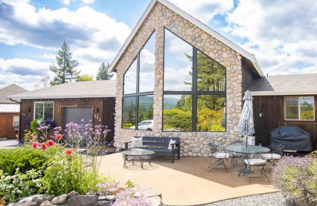 Beautiful 2 Bedroom Over Looking Ohop Valley and Mt Rainier! photos photos
