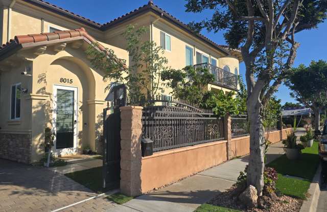 Fully Furnished 2 Bed, 2 Bath Townhome – 5 Minutes from Huntington Beach! - 8015 Mermaid Circle, Huntington Beach, CA 92646