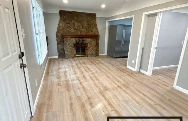 OPEN HOUSE- THURSDAY, AUGUST 27th 630PM-7PM! Gorgeous 2bed 1 bath Home Gallery 3