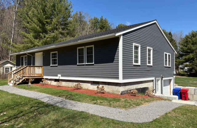 3 Bedroom Apartment in Colchester VT Available 7/1! photos photos