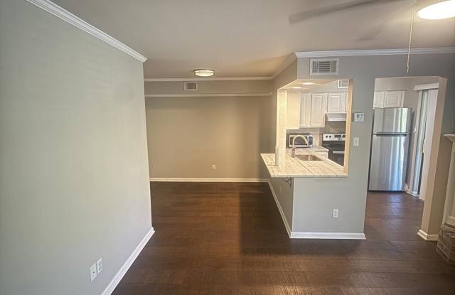 1400 E Bayou Parkway Gallery 3