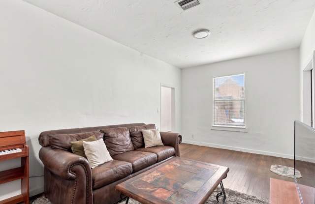 Home in a Convenient West Palm Beach Location! Gallery 4
