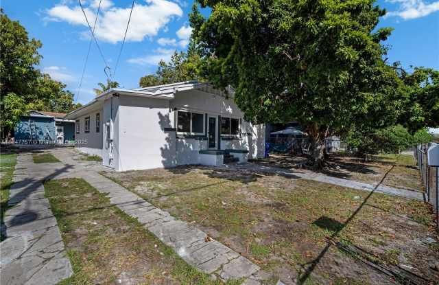 1114 SW 13th Ct photos photos