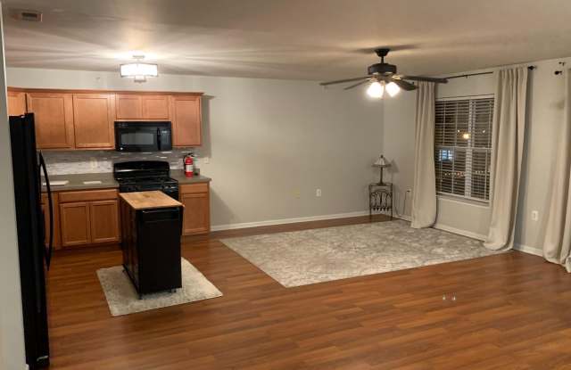 406 REDBUD LANE Gallery 3