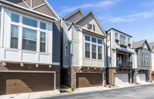 1024 Moorewood Ln SE Gallery 2