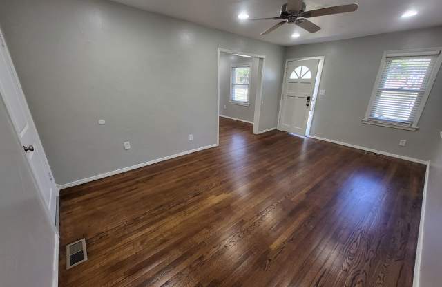 Remodeled 2 bedroom, 1 bathroom house in Capitol View neighborhood Edmond, OK with washer and dryer provided Gallery 4