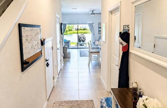 Annual UNfurnished almost new townhome 3/2 1/2 in Nokomis close to the beach Gallery 3