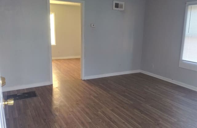 841 S Pershing - 841 South Pershing Street, Wichita, KS 67218