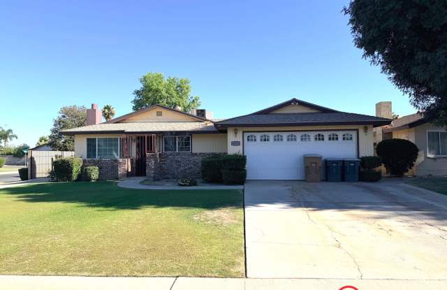 Comfortable 3BD/2BA Home in Bakersfield's 93309 — Small Pets Welcome! photos photos
